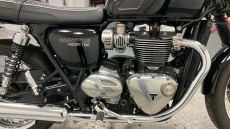 Triumph Bonneville T120 Jet Black